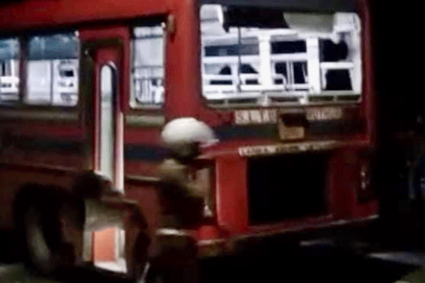 திருகோணமலையில் இ.போ.ச மீது தீவைக்க முயன்றதால் பரபரப்பு | There Was A Stir Because They Tried To Set Fire