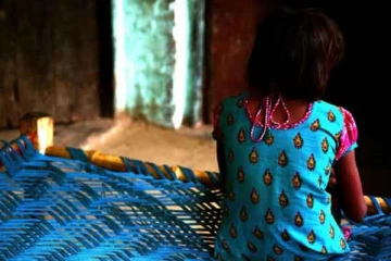 15 வயது சிறுமியை கர்ப்பமாக்கிய  இளைஞர்