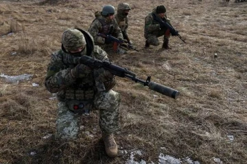 உக்ரைனில் கொஞ்ச நாட்களில் கோர முகம் காட்டிய வாக்னர் கூலிப்படை... கொன்று மரத்தில் தொங்கவிப்பட்ட கொடூரம்