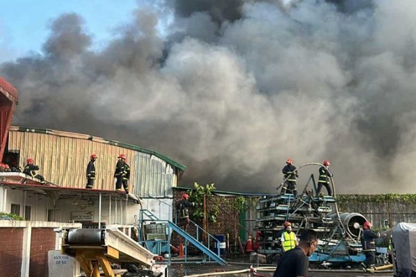 வெளிநாடொன்றில் பற்றி எரிந்த விமான நிலையம்! | Dhaka Airport Fire Halts All Flights