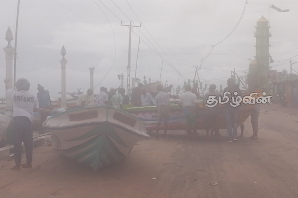கல்முனை கடற்கரை பள்ளிவாசல் வீதி தற்காலிகமாக மூடல் | Kalmunai Beach Mosque Road Temporarily Closed கல்முனை கடற்கரை பள்ளிவாசல் வீதி தற்காலிகமாக மூடல் | Kalmunai Beach Mosque Road Temporarily Closed