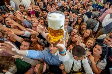 ஜேர்மனியில் கொண்டாடப்படும் பீர் திருவிழா!