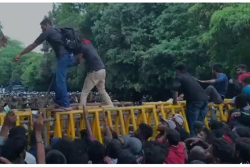 நாடாளுமன்ற வளாகத்தில் கடும் பதற்ற நிலை! கண்ணீர் புகை பிரயோகம்:  மாணவர்கள் முற்றுகை  (Video)