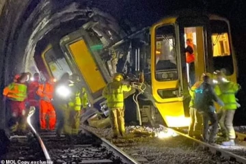 பிரித்தானியாவில் சற்றுமுன் நடந்த பயங்கரம்! சுரங்கப்பாதையில் 2 ரயில்கள் மோதி விபத்து., மீட்புப்பணி தீவிரம்