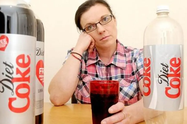 டயட் கோக் குடிப்பவரா நீங்கள்; காத்திருக்கும் ஆபத்து! | Diet Coke Cause Cancer A Recent Study