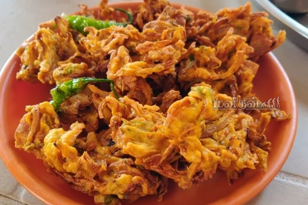ரிச் ஓட்டல் சுவையில் வெங்காய பஜ்ஜி செய்யனுமா? இந்த 4 பொருட்கள் இருந்தாலே போதும்! | Onion Bhaji Recipe