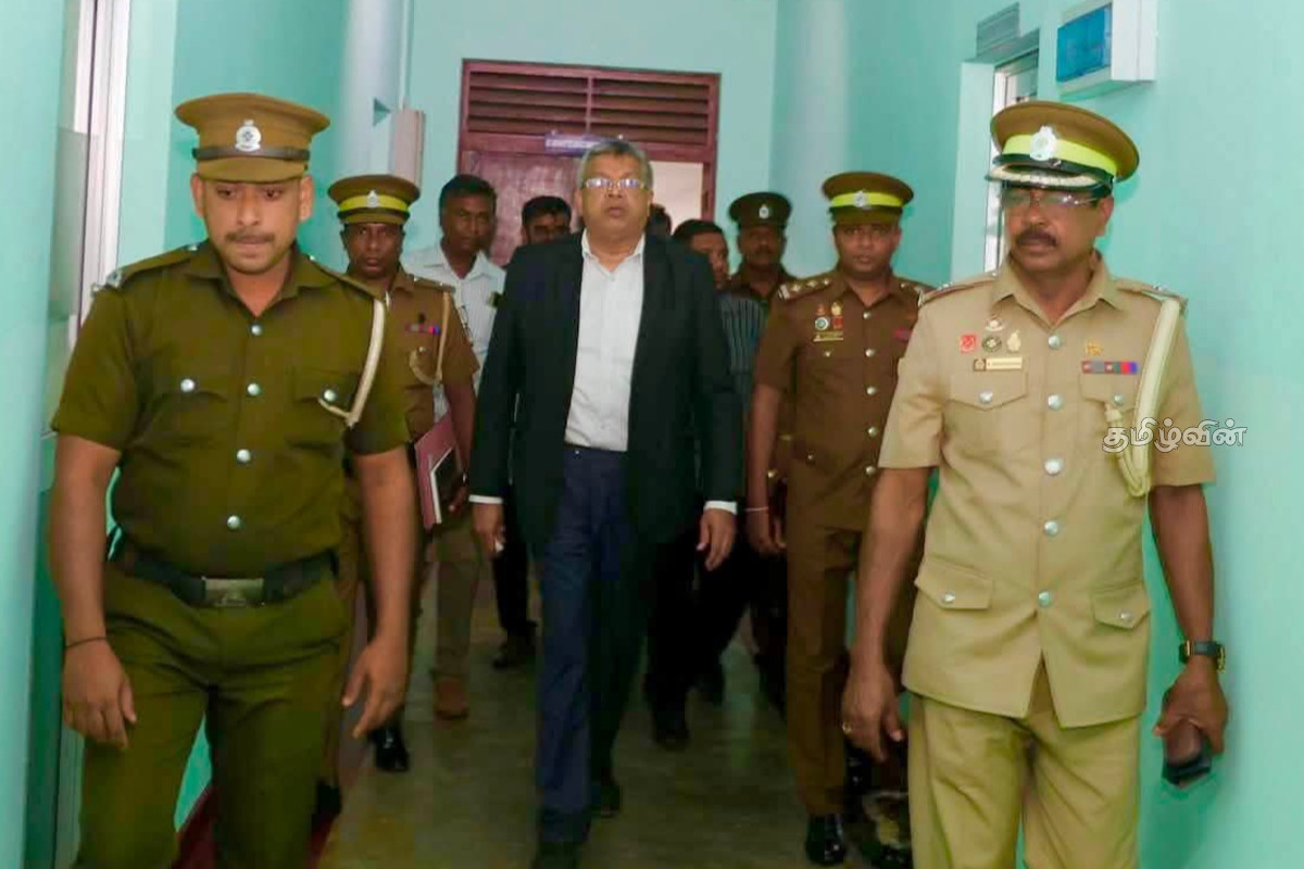 நாட்டில் வெடித்த சிறைச்சாலை மோதல் - யாழில் கள ஆய்வு செய்த நீதியமைச்சரின் முக்கிய கோரிக்கை | Justice Minister Conducts Inspection In Jaffna நாட்டில் வெடித்த சிறைச்சாலை மோதல் - யாழில் கள ஆய்வு செய்த நீதியமைச்சரின் முக்கிய கோரிக்கை | Justice Minister Conducts Inspection In Jaffna