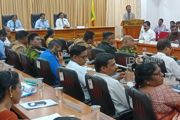 யாழ் மாவட்ட அபிவிருத்திக் குழு கூட்டத்தில் கடுமையான வாக்குவாதம் | Jaffna Dcc Meeting Archchuna Mp Dr Sathiyamoorthi