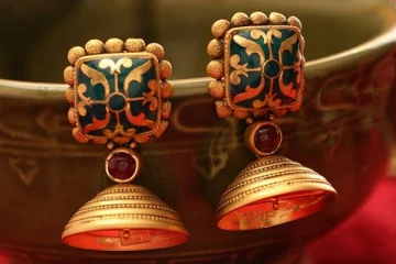 ரூ.54,000 கடந்த தங்கம் விலை - இப்படியே போனா எப்படி?