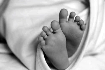 3 மாத பெண் குழந்தையை 3-வது மாடியிலிருந்து தூக்கி எறிந்த தாய்