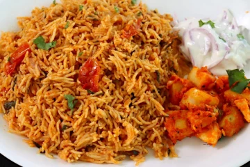 இனி பிரியாணி ஸ்டைலில் தக்காளி சாதம் செய்யலாம்