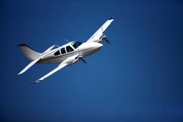 கனடாவில் சிறிய ரக விமானம் விழுந்து நொறுங்கியதில் நான்கு பேர் பலி