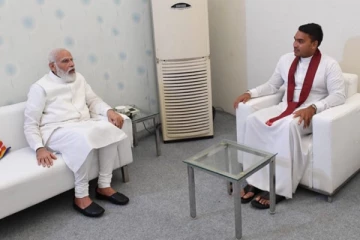 இந்திய பிரதமருக்கு நாமல் ராஜபக்க்ஷ  வழங்கிய பரிசு!