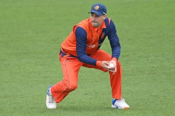 தீராத முதுகுவலி.. இனி என்னால் முடியாது! சர்வதேச கிரிக்கெட்டில் இருந்து ஓய்வை அறிவித்த கேப்டன்