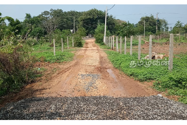 யாழில் முழுமையாக புனரமைக்கப்படாத வீதி! மக்கள் விசனம்(Photos) | People Sad Because The Reconstruction Has Stopped