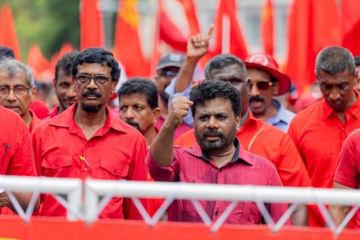 மாகாண சபைகளுக்கு எதிராக நாட்டைத் தீக்கிரையாக்கியது ஜே.வி.பியே! ராஜித கடும் சாடல் | Jvp Set Country Fire Now Changed Policy Rajitha மாகாண சபைகளுக்கு எதிராக நாட்டைத் தீக்கிரையாக்கியது ஜே.வி.பியே! ராஜித கடும் சாடல் | Jvp Set Country Fire Now Changed Policy Rajitha