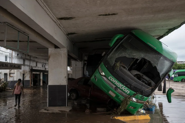 மெக்சிகோவில் நிலவும் சீரற்ற காலநிலை காரணமாக 44 பேர் பலி | 44 People Killed In Mexico Due To Severe Weather