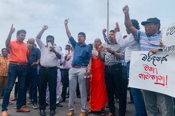 தென்னிலங்கையில் மீண்டும் மாபெரும் எதிர்ப்புப் போராட்டம் - ஒன்று கூடிய பெரும் திரளானோர்! - ஐபிசி தமிழ்