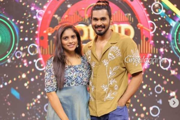 குடும்பத்துடன் சென்று புதிய கார் வாங்கியுள்ள பிரபல சீரியல் நடிகர் புவியரசு... வீடியோவுடன் இதோ | Serial Actor Puviarasu Buys New Car Video
