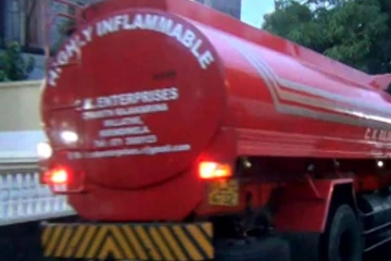 ඉන්ධන දීම නවතයි - බවුසර් ආපසු හරවා යවයි