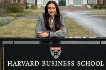 பிரபல அமெரிக்கப் பல்கலையில் உரையாற்றிய இந்திய நடிகை