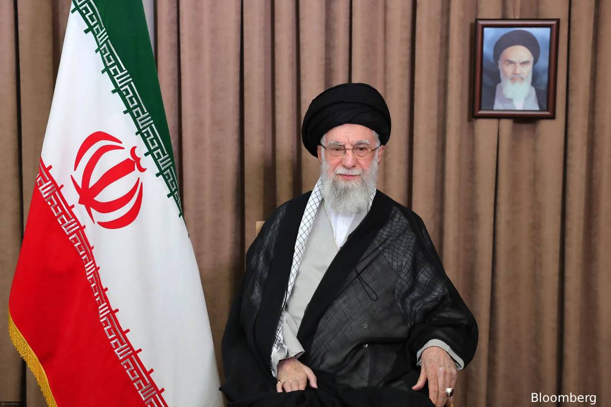 கமேனியின் உடலை மஷ்ஹத்தில் அடக்கம் செய்வது ஏன்? | Why Mashhad Chosed As Khamenei Final Resting Place