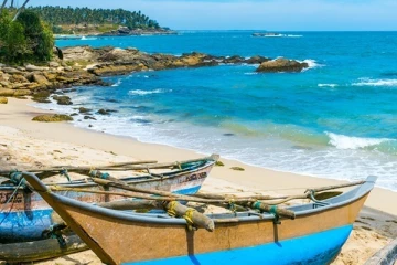இலங்கையில் இருந்து இந்தியாவிற்கு தப்பிச் சென்ற 8 பேர் நடுக்கடலில் தத்தளிப்பு