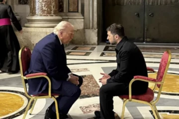 பாப்பரசரின் இறுதி நிகழ்வில் சந்தித்துப் பேசிய ட்ரம்ப் மற்றும் ஜெலென்ஸ்கி