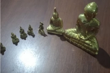 தங்க முலாம் பூசப்பட்ட புத்தர் சிலைகளுடன் கைதான இருவர் ; சோதனையில் கிடைத்த பொருட்களால் அதிர்ச்சி