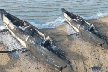 முல்லைத்தீவில் தீக்கிரையான தமிழர்களின் படகுகள்(Photos)