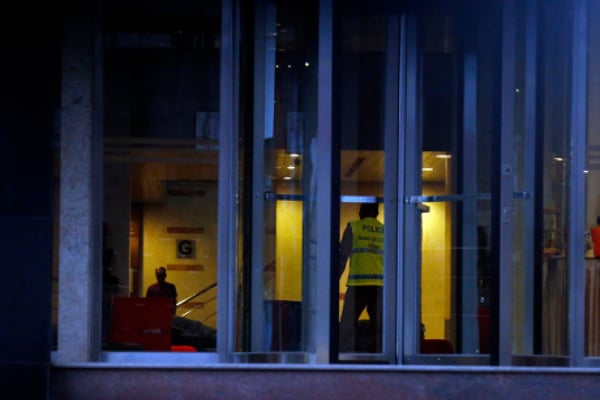 வாடகை அறையில் தங்கியிருந்த இளைஞன் நள்ளிரவில் படுகொலை | Man Killed In A Room