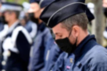 பொலிஸார் மீது வழக்கு தொடர்ந்த போதைப்பொருள் விற்பனையாளர்