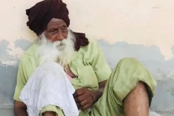 100 வயதிலும் கஷ்டப்பட்டு உழைக்கும் தாத்தா! நெகிழ வைக்கும் பின்னணி காரணம் | 100 Year Old Man Sells Vegetables