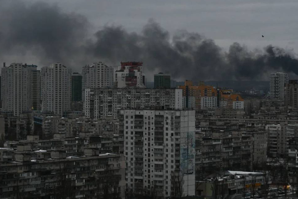 russia strike on kyiv befor zelensky meet trump