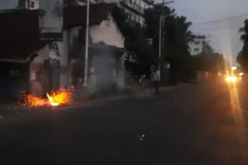 ஐக்கிய தேசியக் கட்சியின் ஆதரவாளர்கள் யாழில் வெற்றிக்கொண்டாட்டம் (Photos)