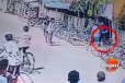 තවත් ගුරුවරයෙක්ට වෙච්ච දෙයක් CCTV කැමරාවට හසු වෙයි - තියුණු ආයුධයකින් පහරදීලා රෝහලේ[VIDEO]