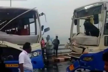 மீண்டும் பாம்பன் பாலத்தில் நேருக்கு நேர் மோதிய அரசு பேருந்துகள்