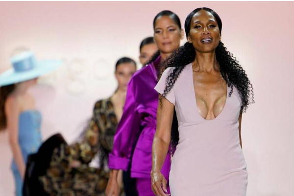 4 பேரக்குழந்தைகளுக்கு பாட்டி - 70 வயதில் மாடலிங்கில் அசத்தல்! | 70 Years Old Modeling Industry Beverly Jhonson