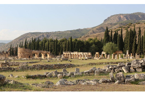 அங்கு செல்லும்  மனிதர்கள் மட்டுமல்ல... விலங்குகளும்  மீண்டுவருவது இல்லையாம்? கோவில்  ஒன்றின்  நடுங்க வைக்கும் பின்னணி! | The Trembling Background Of A Temple