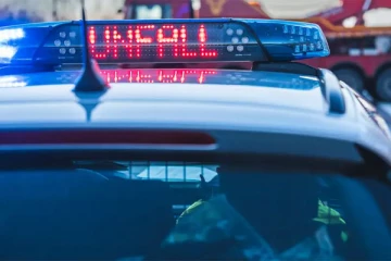 ஜேர்மனியில் பேருந்தின் அடியிலிருந்து சாலையில் விழுந்த அகதி: அதிர்ச்சியடைந்த பெண்