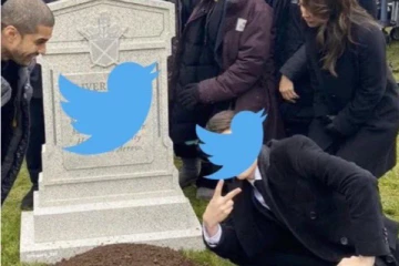 குரங்கு கையில் பூமாலை, கதறும் டுவிட்டர் வாசிகள்