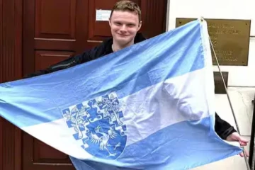 400 பேருடன் சிறிய நாட்டை உருவாக்கிய 20 வயது இளைஞன்