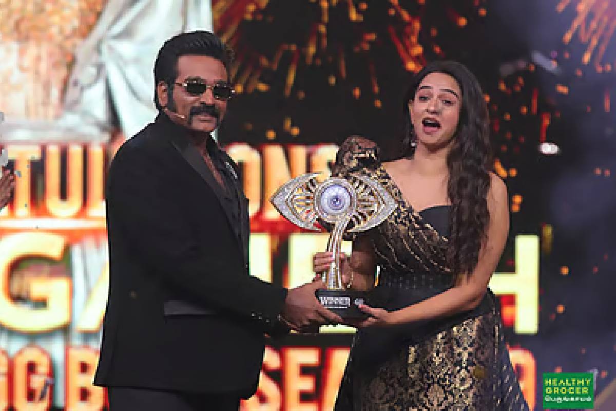 செம ஸ்டைலிஷ் லுக்கில் பிக்பாஸ் திவ்யா கணேஷ்! வைரலாகும் வீடியோ | B Boss 9 Title Winner Divya Ganesh New Trendy Look செம ஸ்டைலிஷ் லுக்கில் பிக்பாஸ் திவ்யா கணேஷ்! வைரலாகும் வீடியோ | B Boss 9 Title Winner Divya Ganesh New Trendy Look
