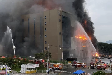 தென்கொரிய வணிக வளாகத்தில் திடீர் தீ விபத்து; 7 பேருக்கு நேர்ந்த பரிதாபம்!