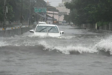 மிரட்டும் மிக்ஜாம் புயல்...தத்தளிக்கும் சென்னை – பொது விடுமுறை அறிவிப்பு!