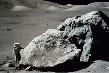 நிலவில் குகைகள் கண்டுபிடித்த நாசா நிறுவனம் :மனிதர்கள் வாழலாமா