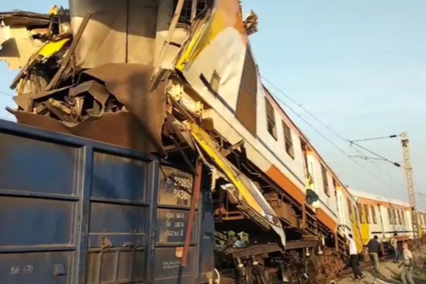 சத்தீஸ்கரில் சரக்கு ரயில் மீது மோதிய பயணிகள் ரயில்.., 6 பேர் உயிரிழப்பு | Passenger Train Collides Goods In Chhattisgarhs சத்தீஸ்கரில் சரக்கு ரயில் மீது மோதிய பயணிகள் ரயில்.., 6 பேர் உயிரிழப்பு | Passenger Train Collides Goods In Chhattisgarhs