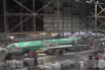 பிரிட்டனில் விமானம் தயாரித்த இந்திய வம்சாவளியை சேர்ந்த குடும்பம்