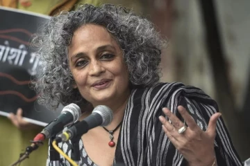 பிரபல எழுத்தாளர் அருந்ததி ராய் மீது பாய்கிறது உபா சட்டம் - என்ன நடந்தது?