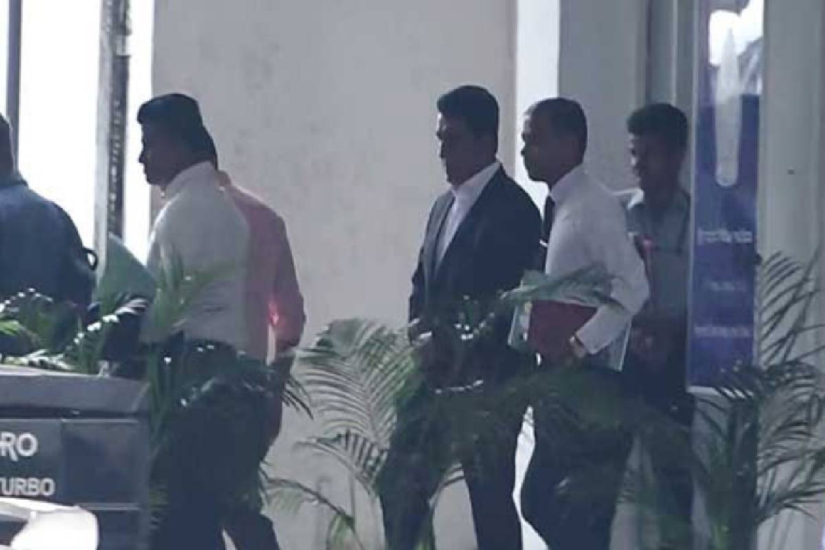 ஜோன்ஸ்டன் பெர்னாண்டோ மகன்களுக்கு நீதிமன்றம் பிறப்பித்துள்ள உத்தரவு | Four People Johnston S Two Sons Granted Bail